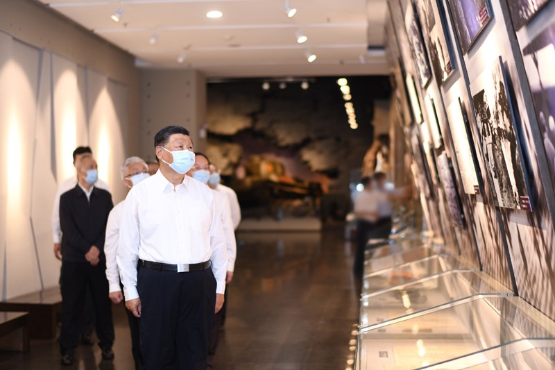 2022年8月16日至17日，中共中央總書(shū)記、國家主席、中央軍委主席習近平在遼寧考察。這是16日下午，習近平在錦州市考察遼沈戰役紀念館。 新華社記者 燕雁 攝